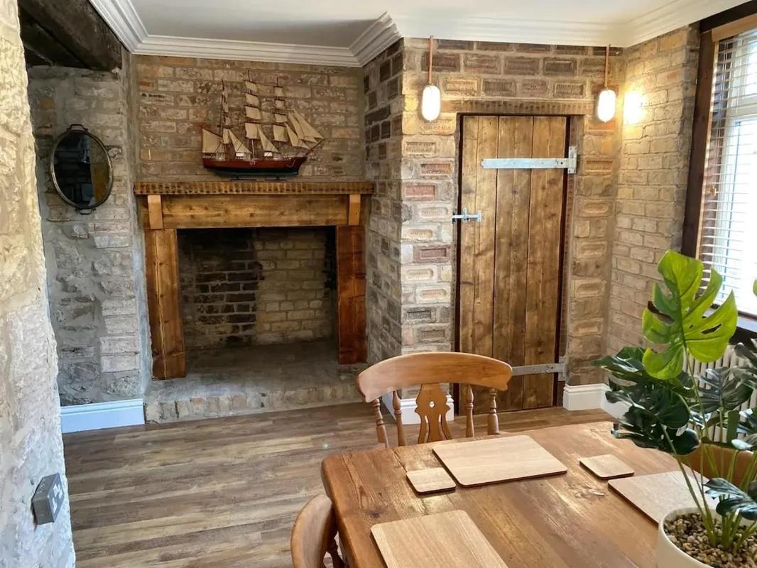 The Captains Nook-Hot tub