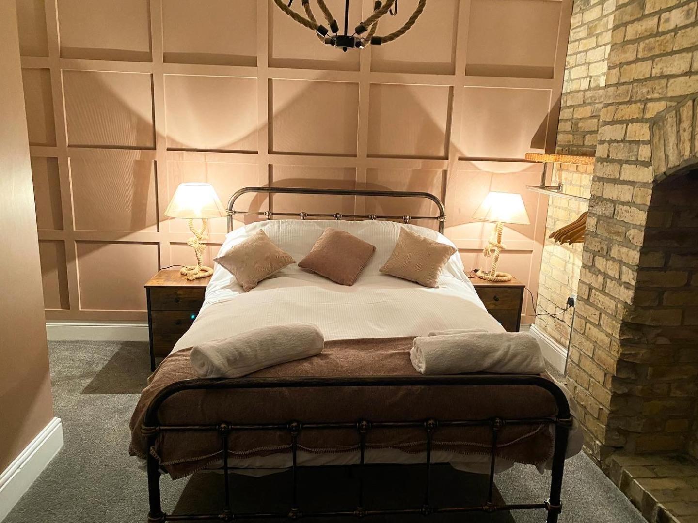 Farndale House-Hot tub