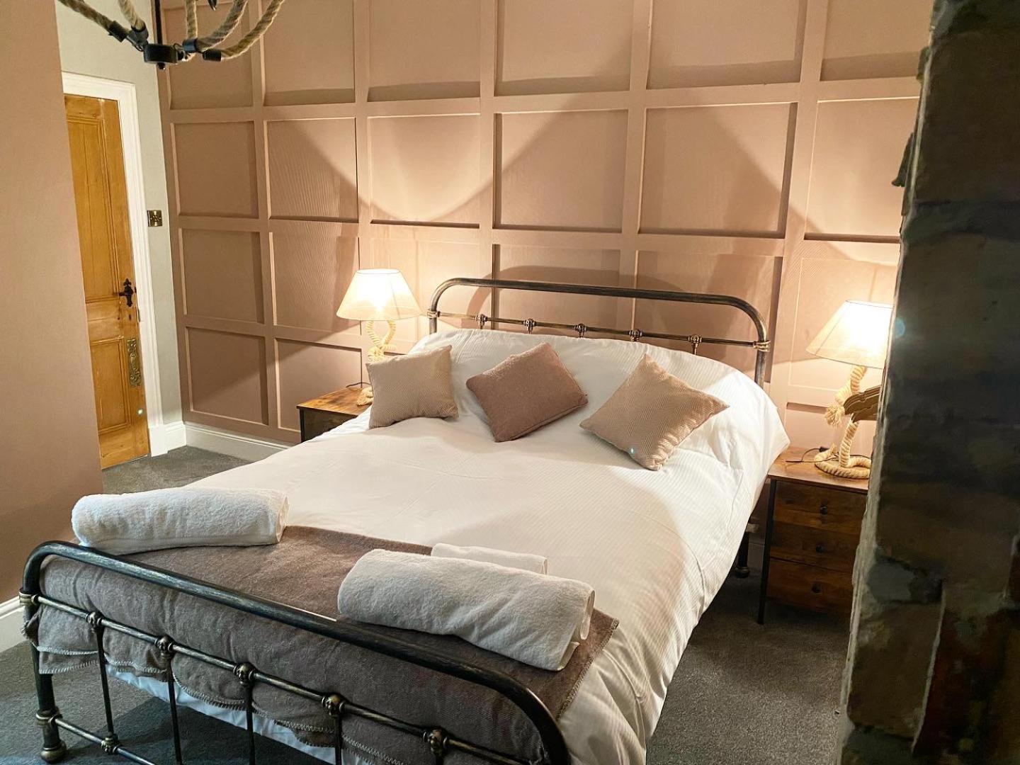 Farndale House-Hot tub