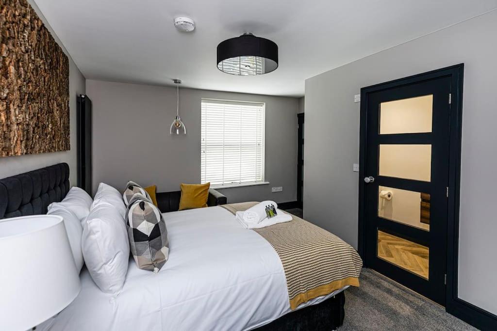 BOOTique House - Luxury Group Accommodation in Wakefield