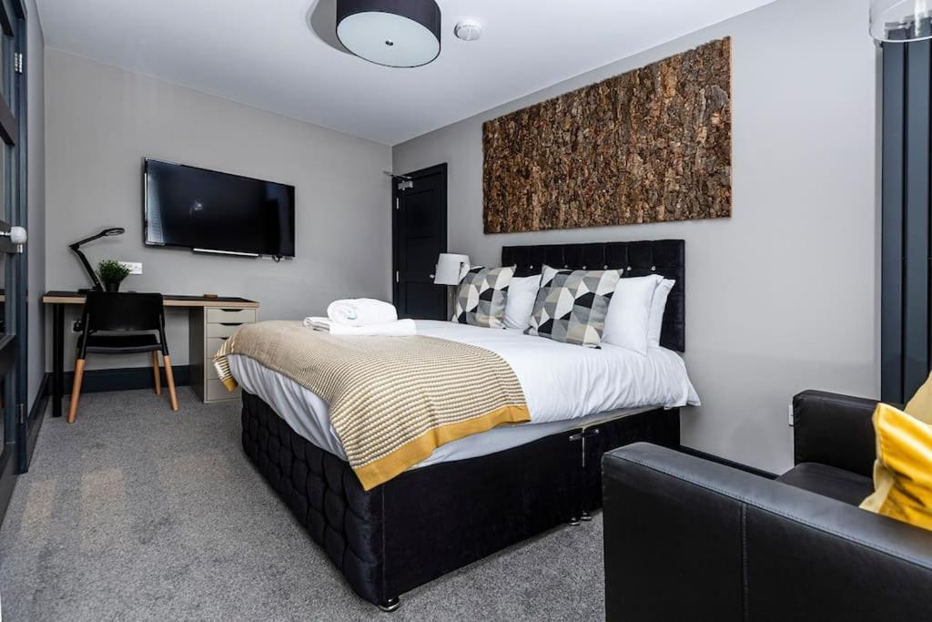 BOOTique House - Luxury Group Accommodation in Wakefield