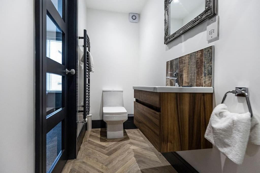 BOOTique House - Luxury Group Accommodation in Wakefield