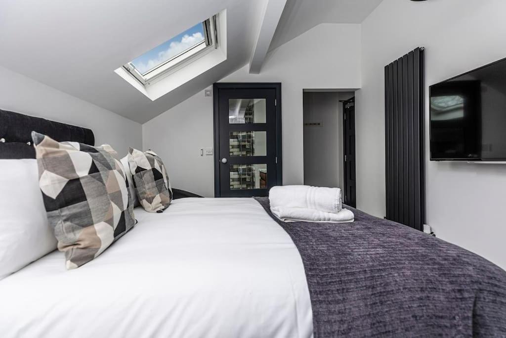 BOOTique House - Luxury Group Accommodation in Wakefield
