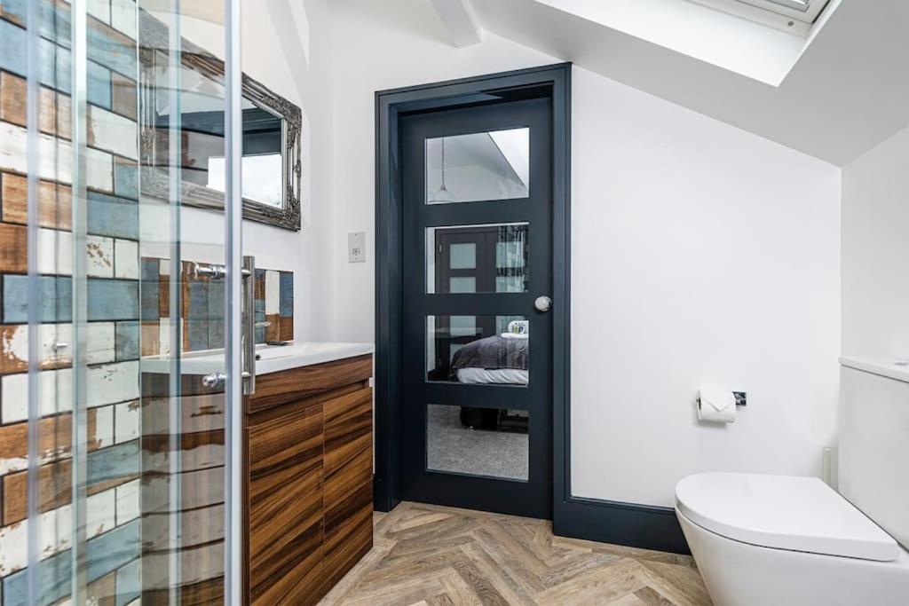 BOOTique House - Luxury Group Accommodation in Wakefield