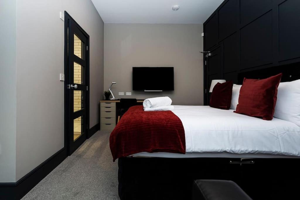 BOOTique House - Luxury Group Accommodation in Wakefield