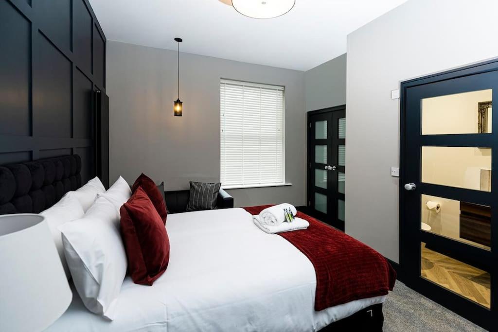 BOOTique House - Luxury Group Accommodation in Wakefield