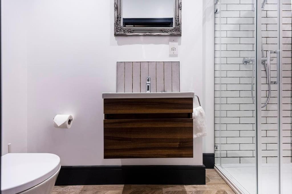 BOOTique House - Luxury Group Accommodation in Wakefield