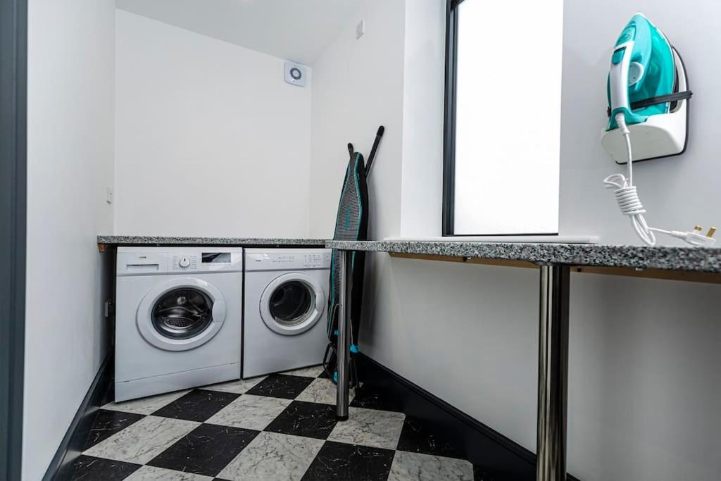 BOOTique House - Luxury Group Accommodation in Wakefield