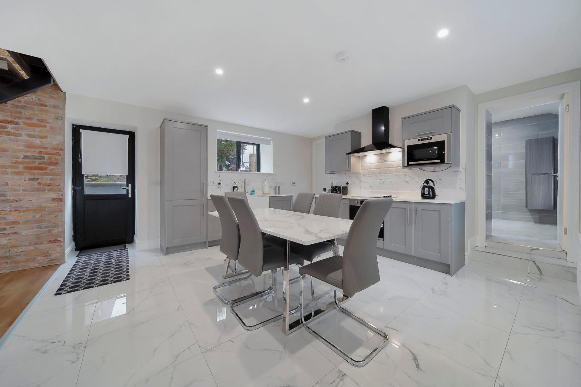 Glenside Abbey 'Sleeping 7 guests'