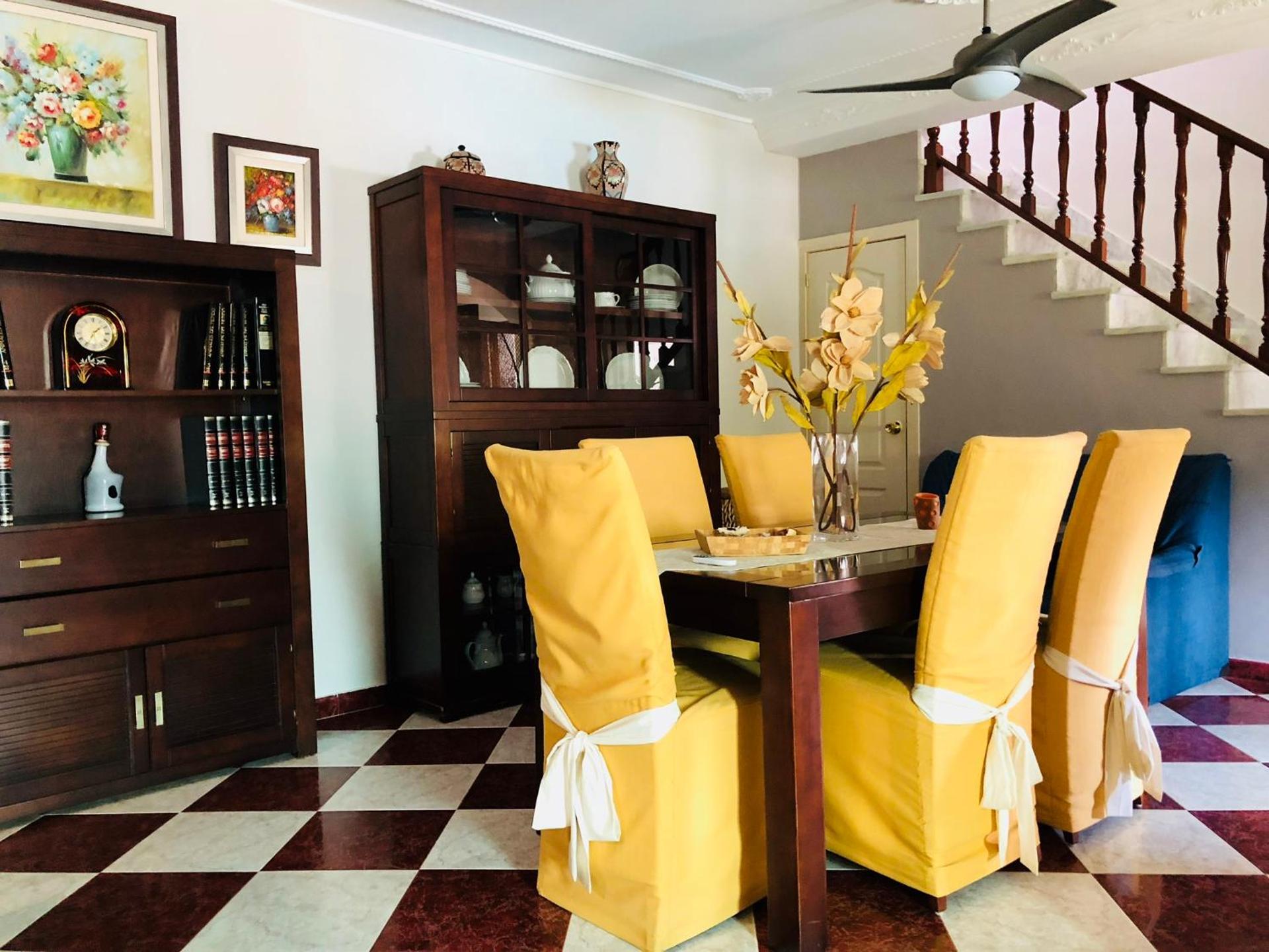 Casa grande con piscina