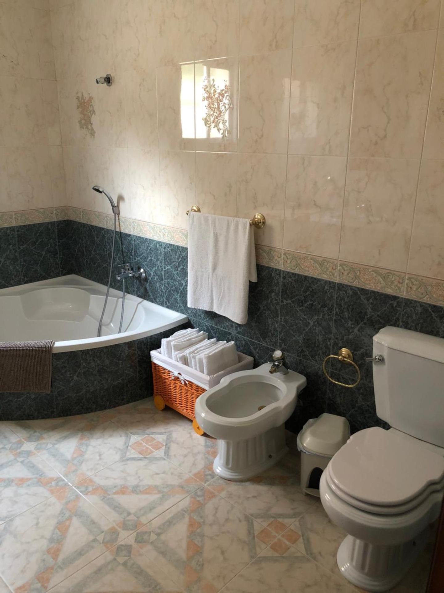 Casa grande con piscina