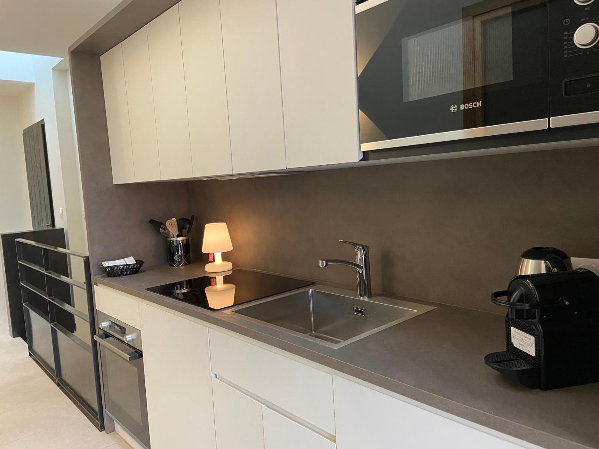 Kitchen or kitchenette