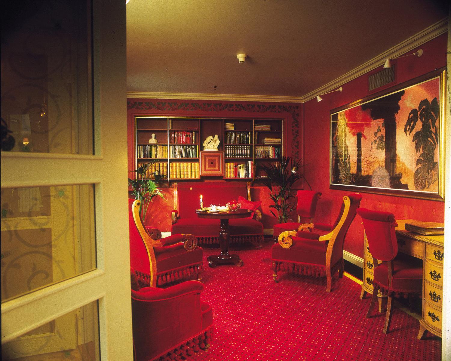 Communal lounge/ TV room