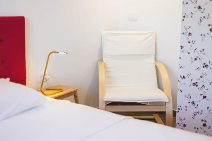 Pola kuće sa bazenom-Eja