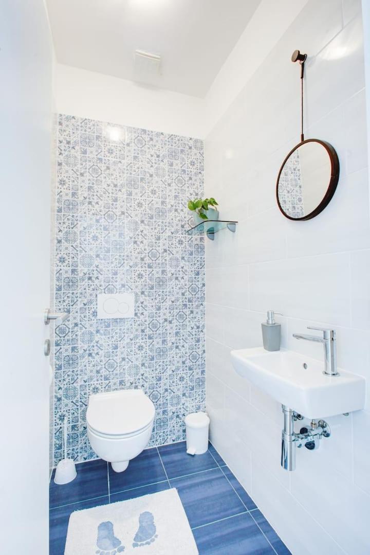 Pola kuće sa bazenom-Eja