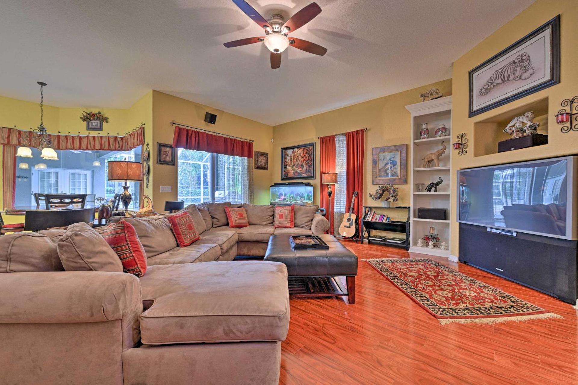 Elegant Valrico Home about 15 Mi to Downtown Tampa!