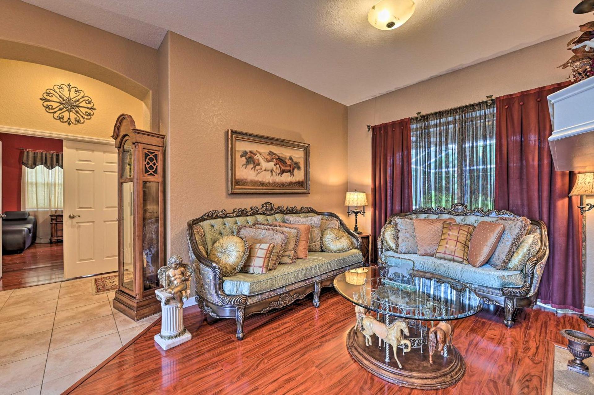 Elegant Valrico Home about 15 Mi to Downtown Tampa!