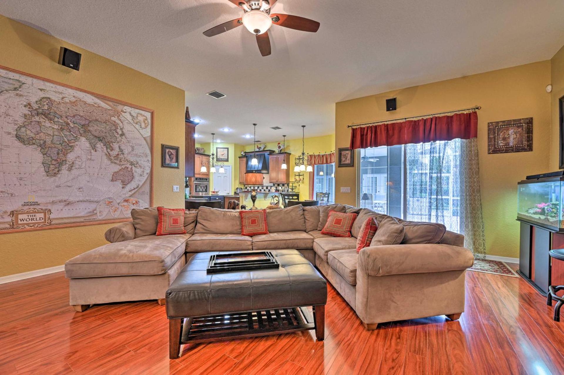 Elegant Valrico Home about 15 Mi to Downtown Tampa!