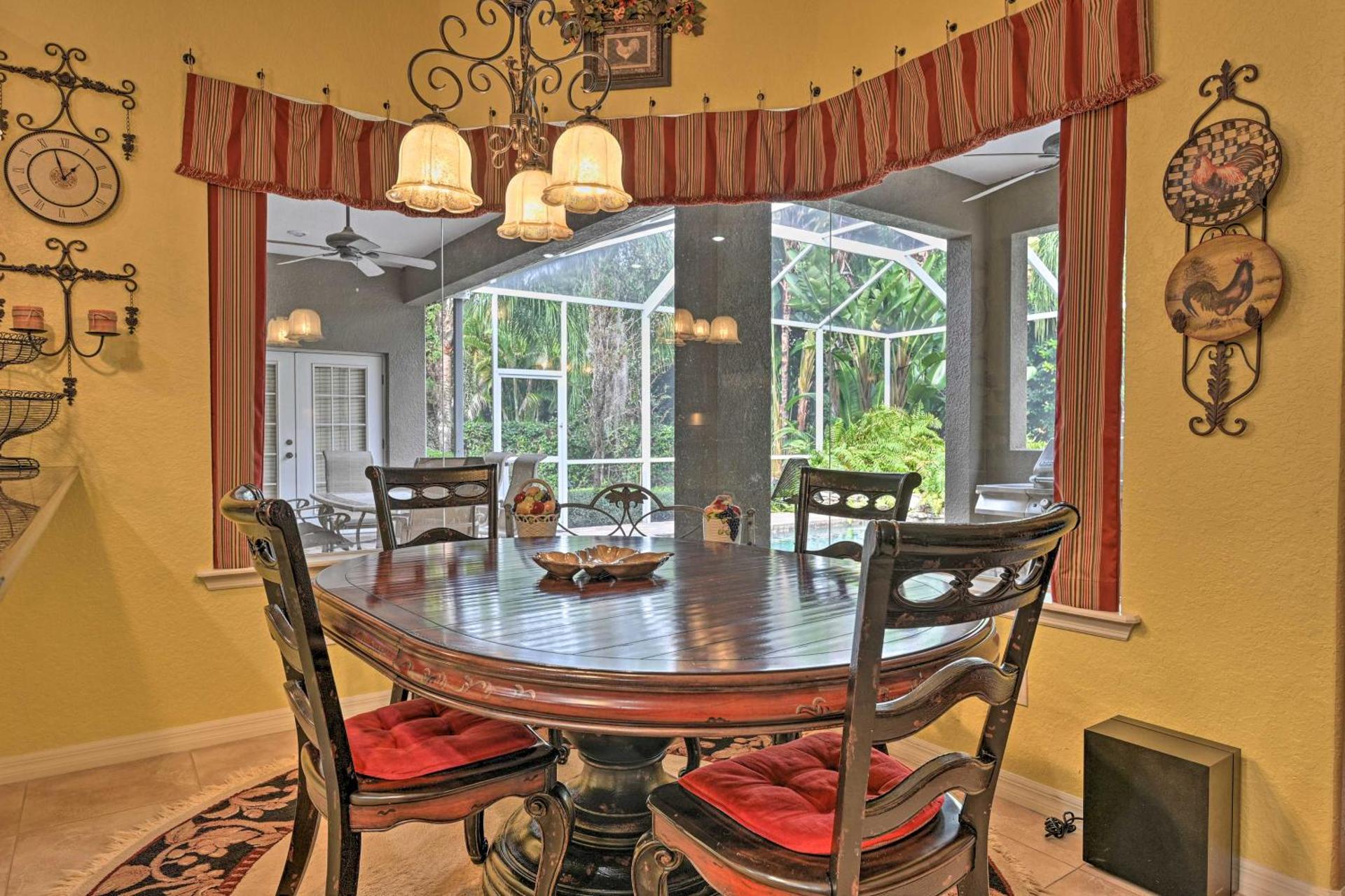 Elegant Valrico Home about 15 Mi to Downtown Tampa!