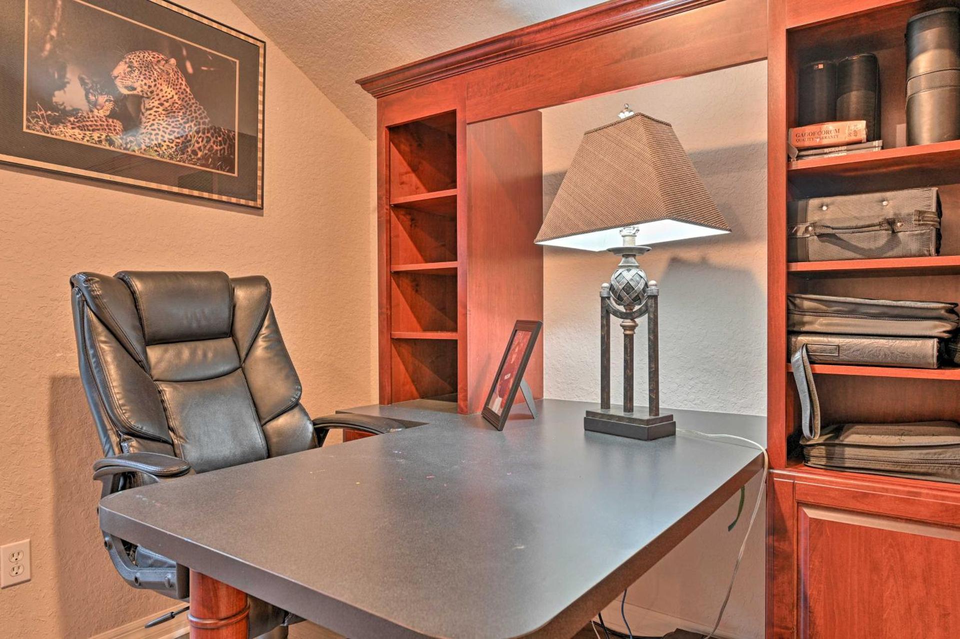 Elegant Valrico Home about 15 Mi to Downtown Tampa!