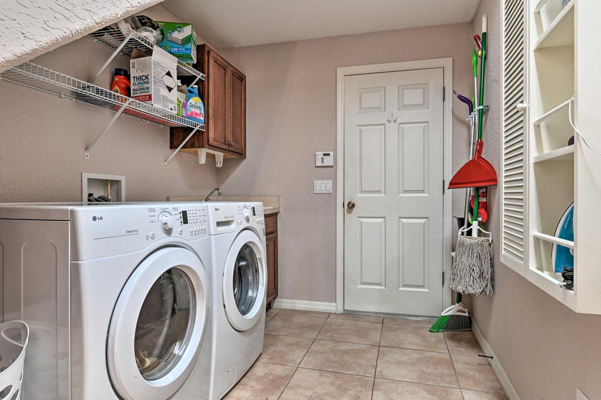 Elegant Valrico Home about 15 Mi to Downtown Tampa!