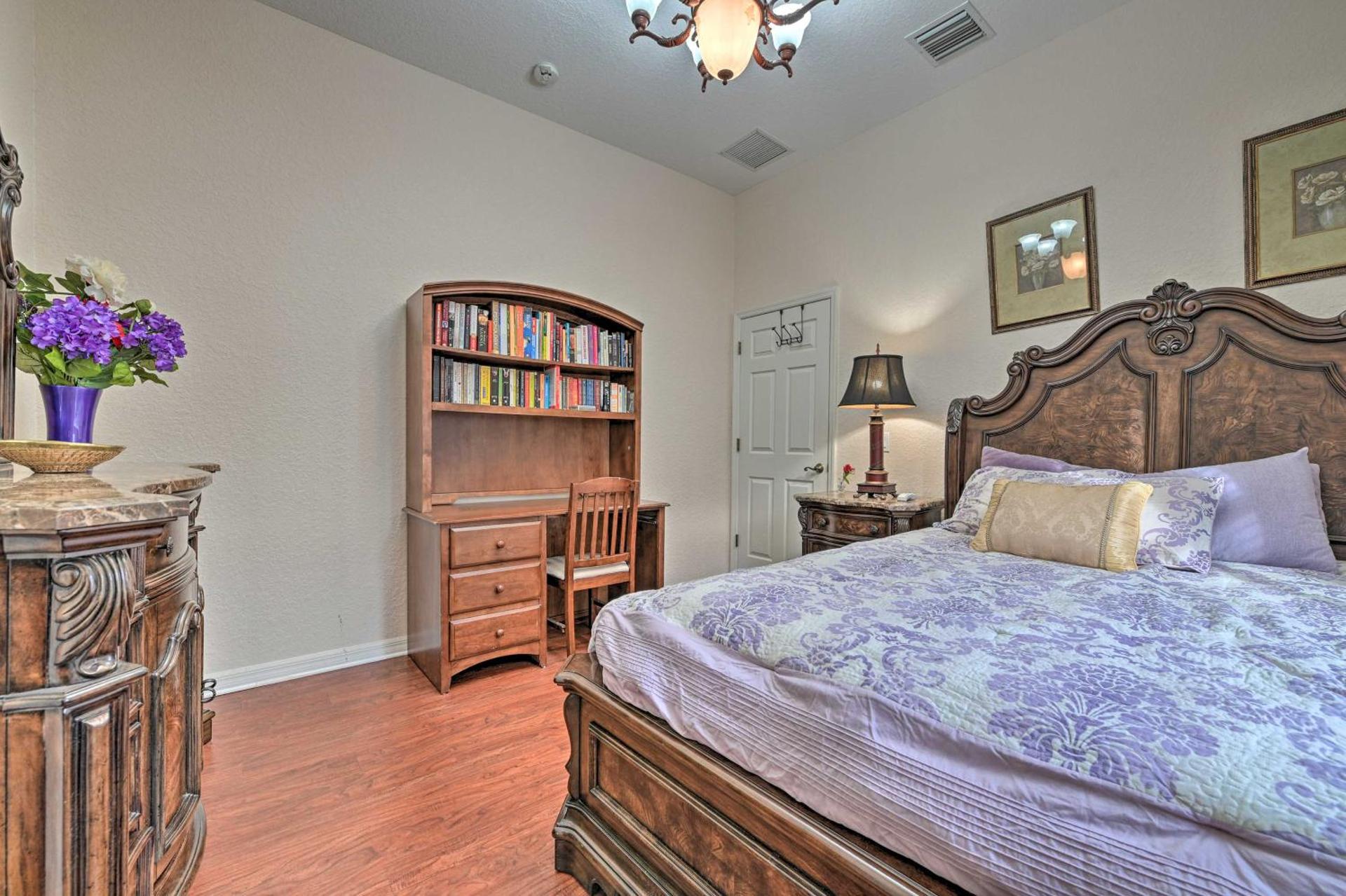 Elegant Valrico Home about 15 Mi to Downtown Tampa!