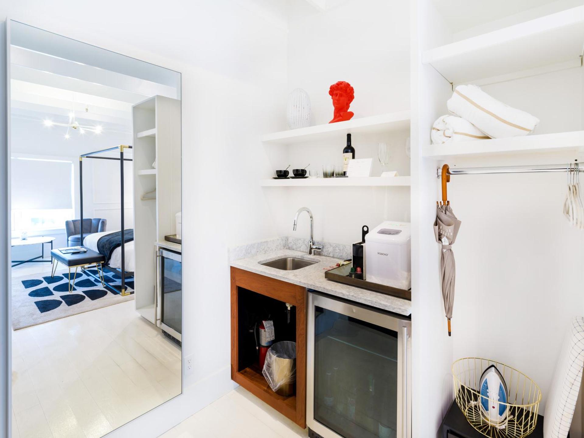 Kitchen or kitchenette