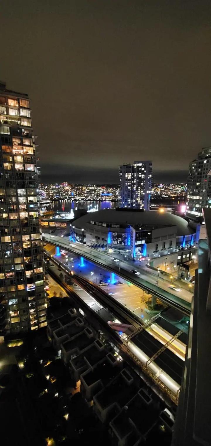 Beautiful Bright with water view AC DT 2BR 2BTh 3BD sleeps 6 guests