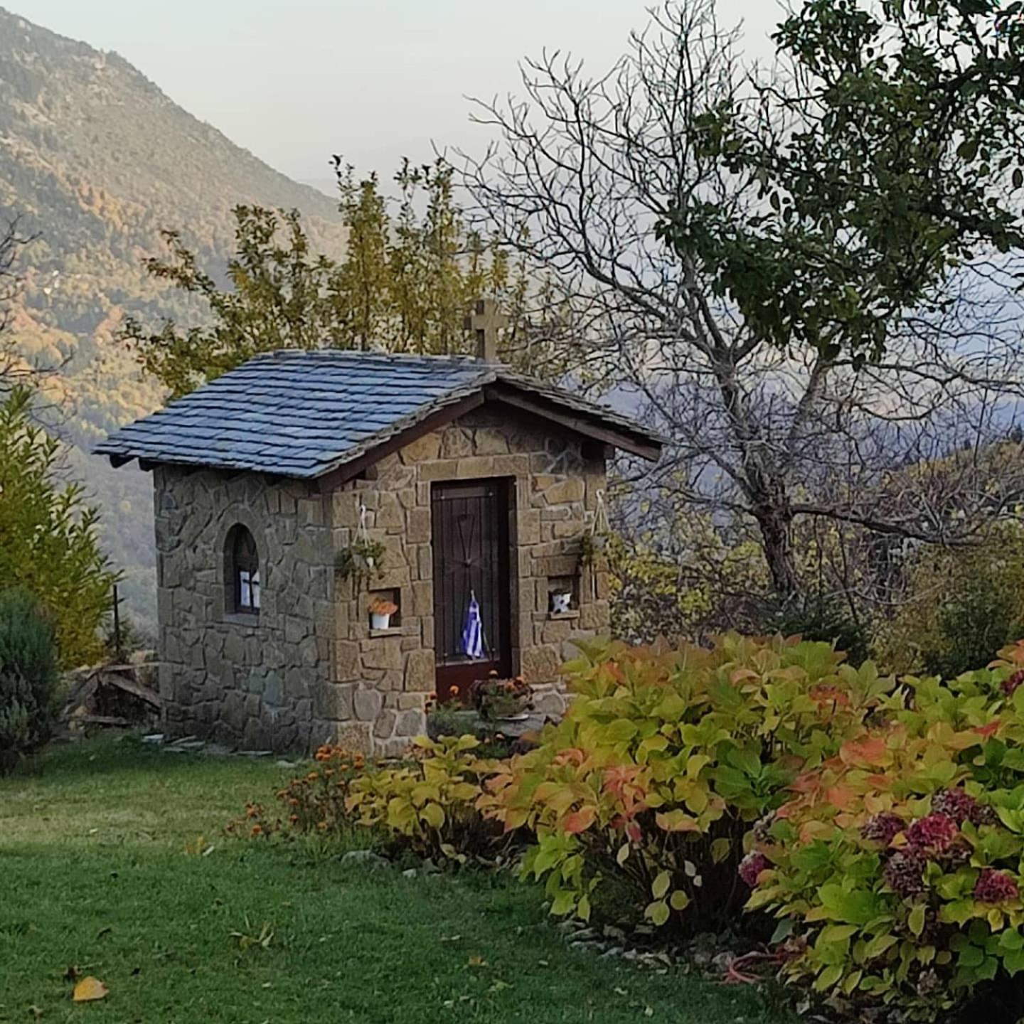 Παραδοσιακή πέτρινη κατοικία στην Βλάχα Ελάτης