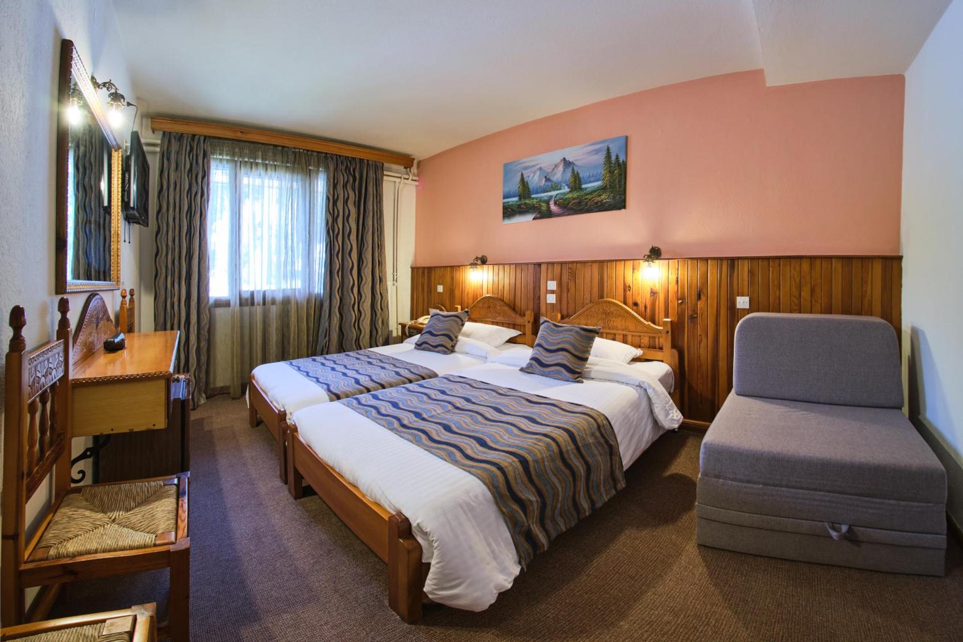 Triple Room with Hydromassage Shower and Mountain View