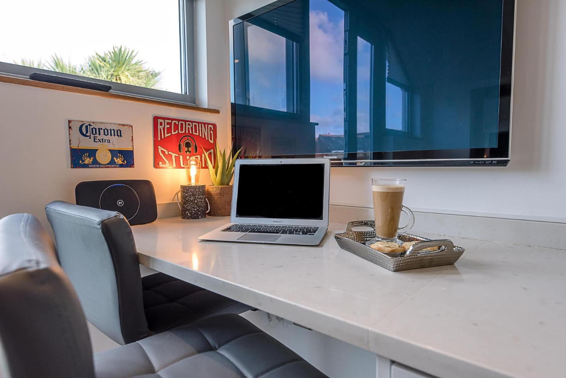 Papillon, Southwold - A Modern Flat with Balcony