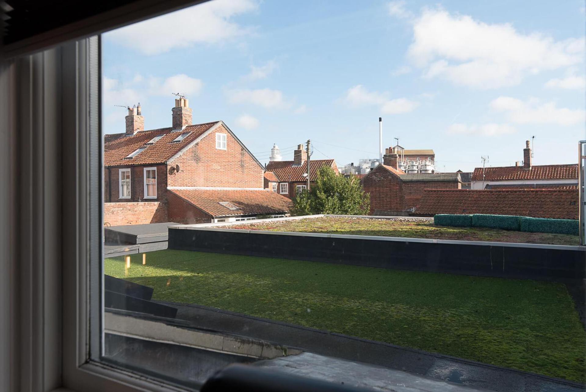 Papillon, Southwold - A Modern Flat with Balcony
