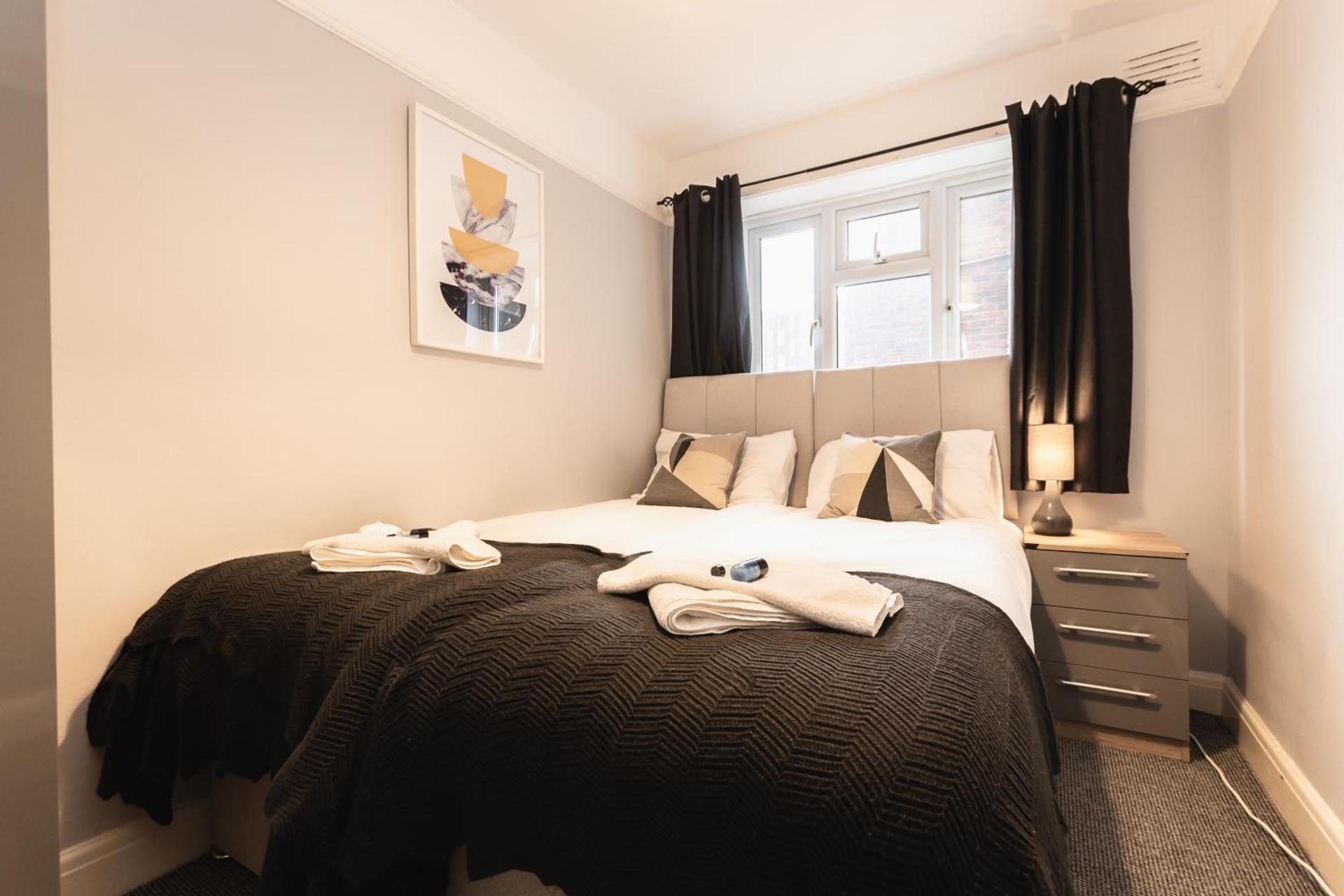 BEST PRICE! Perfect Gunwharf Accommodation - 5 single beds or Kingsize FREE PARKING