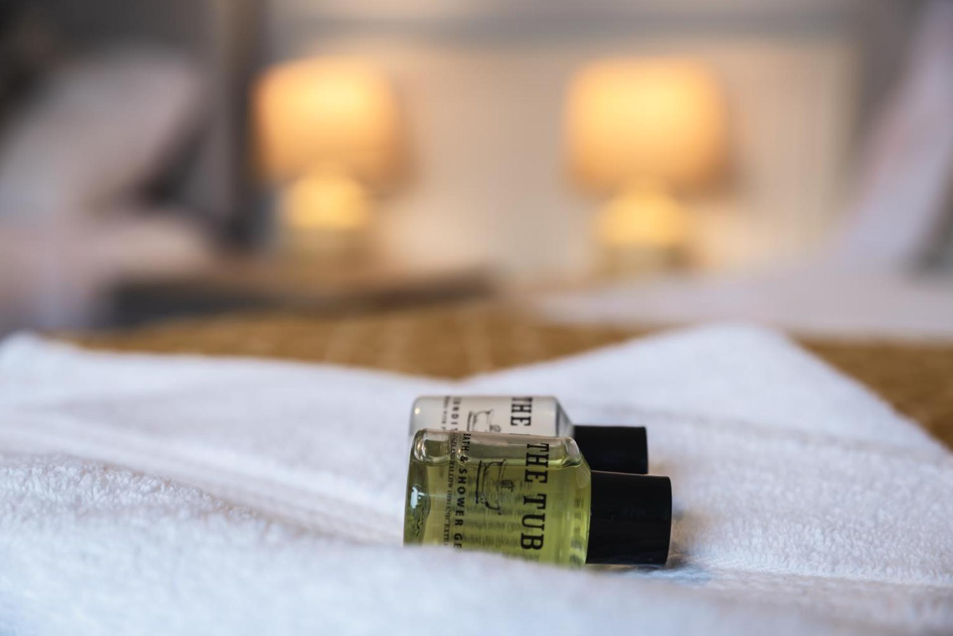 BEST PRICE! Perfect Gunwharf Accommodation - 5 single beds or Kingsize FREE PARKING