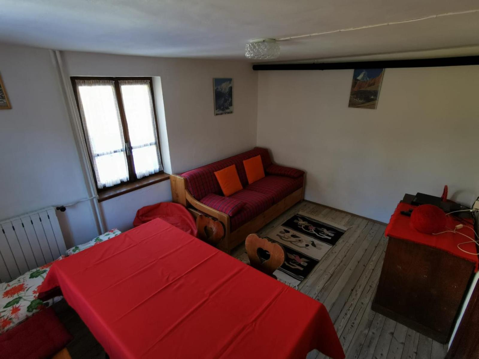 Communal lounge/ TV room