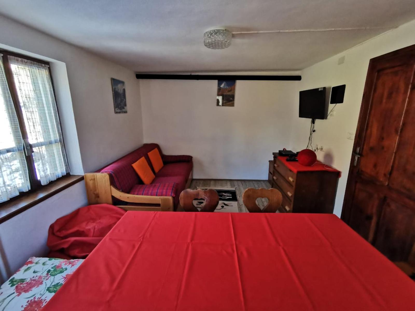 Communal lounge/ TV room