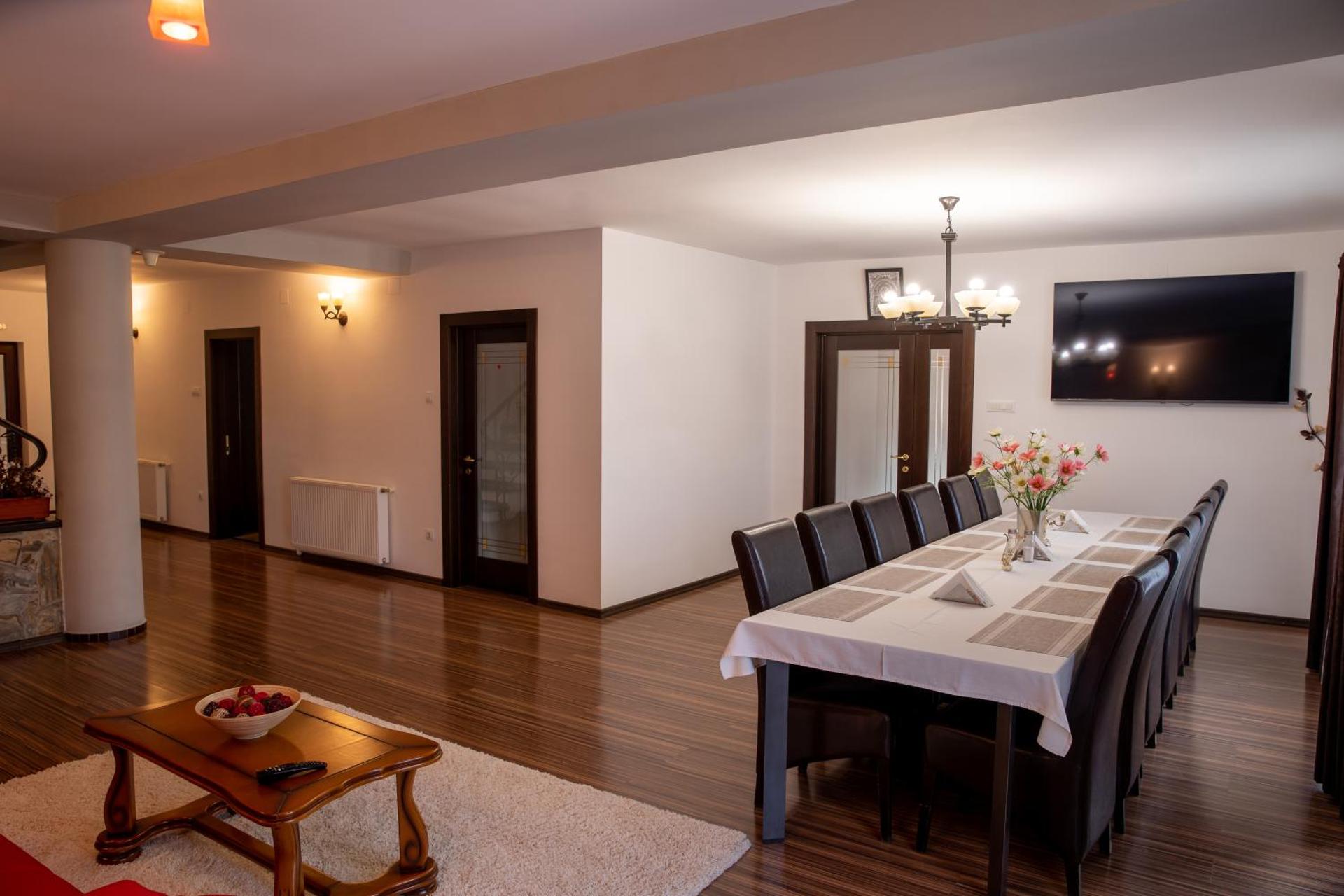 Communal lounge/ TV room