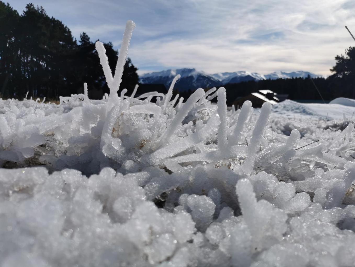 Le 1800 - Vue sur la chaîne des Pyrénées - Plein Sud