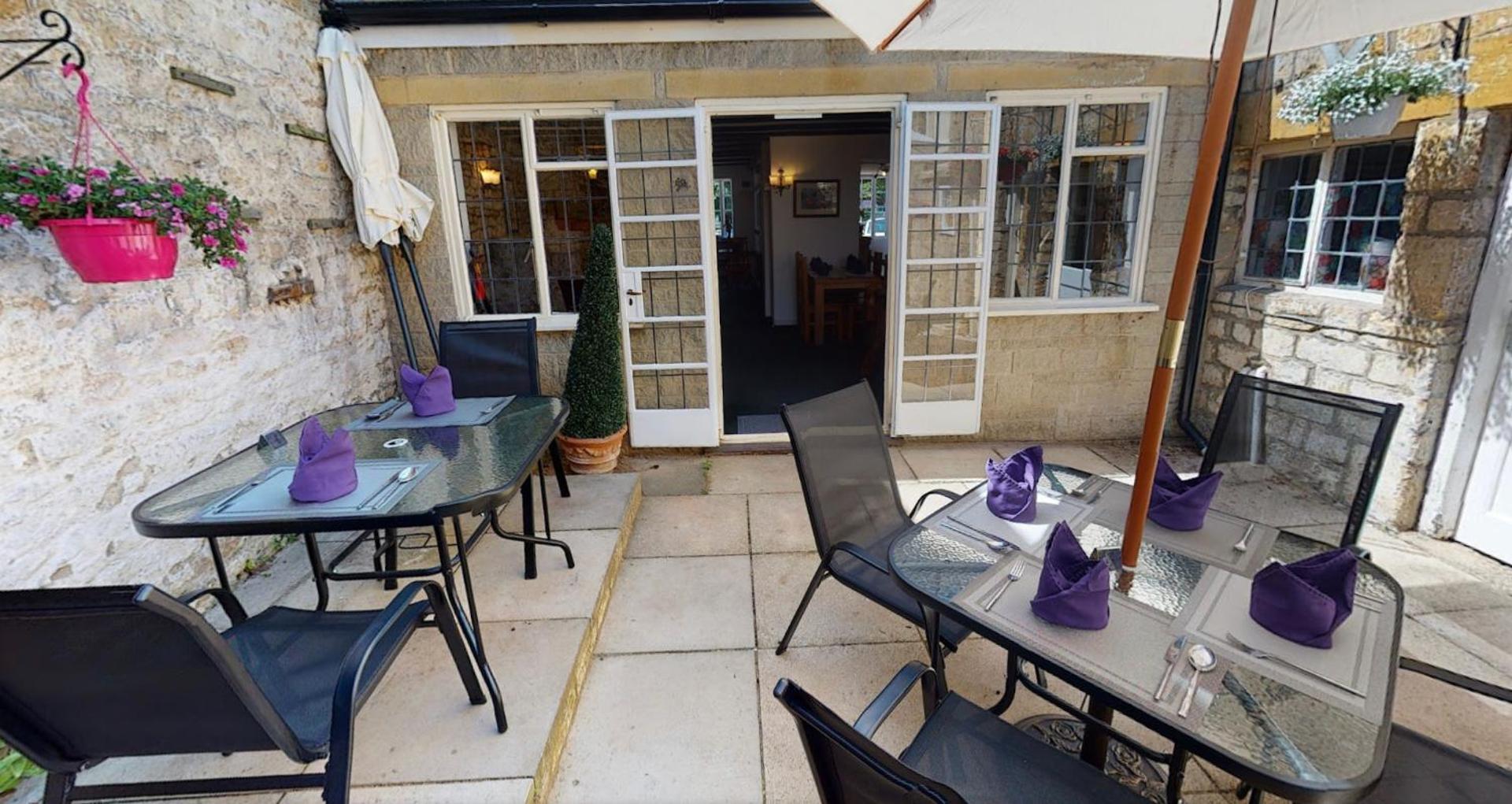 Siam cottage guesthouse over 300 years old with Thai restaurant