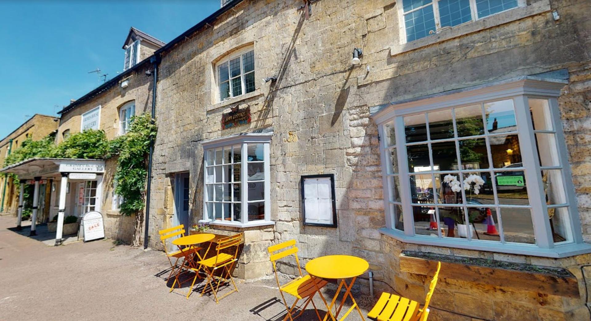 Siam cottage guesthouse over 300 years old with Thai restaurant