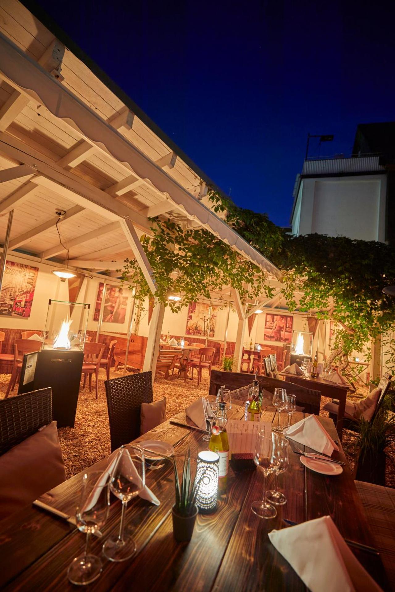 Restaurant/places to eat