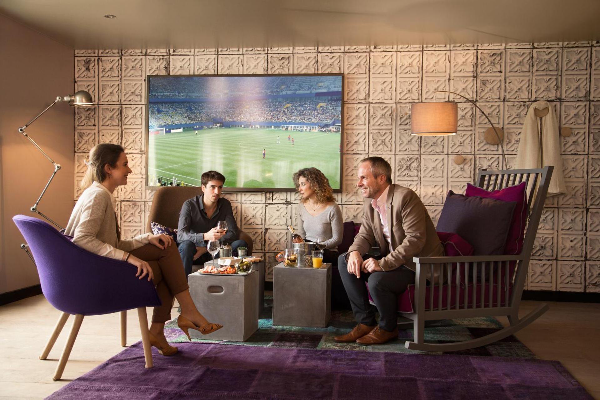 Communal lounge/ TV room