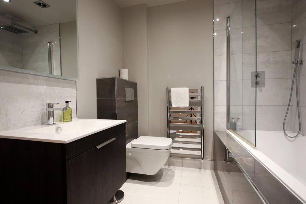 Stylish 2 bedroom self-contained apartment in the heart of Clifton Village