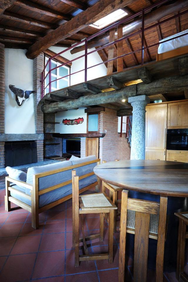 Apartment with Mountain View