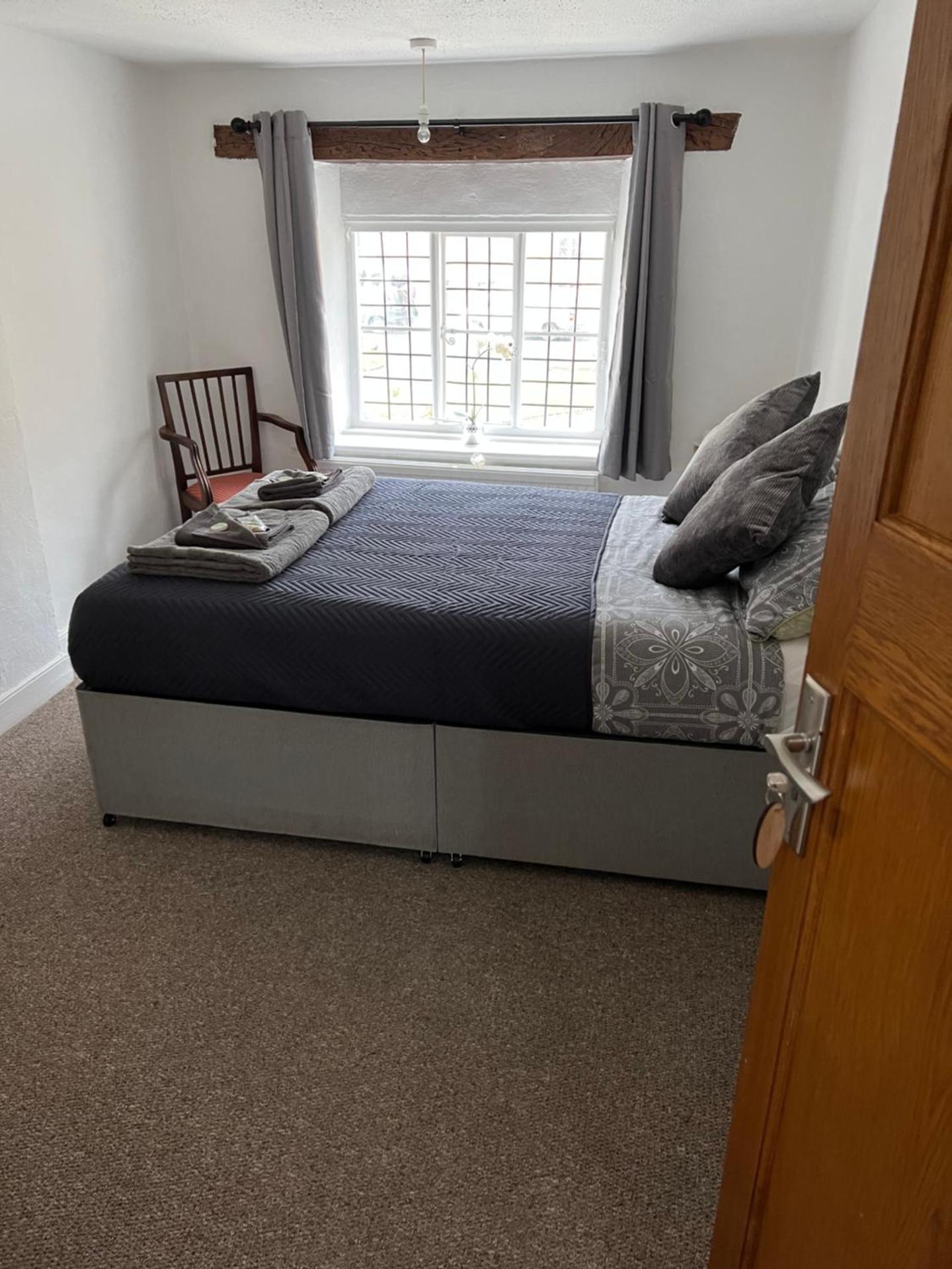 Siam cottage guesthouse over 300 years old with Thai restaurant