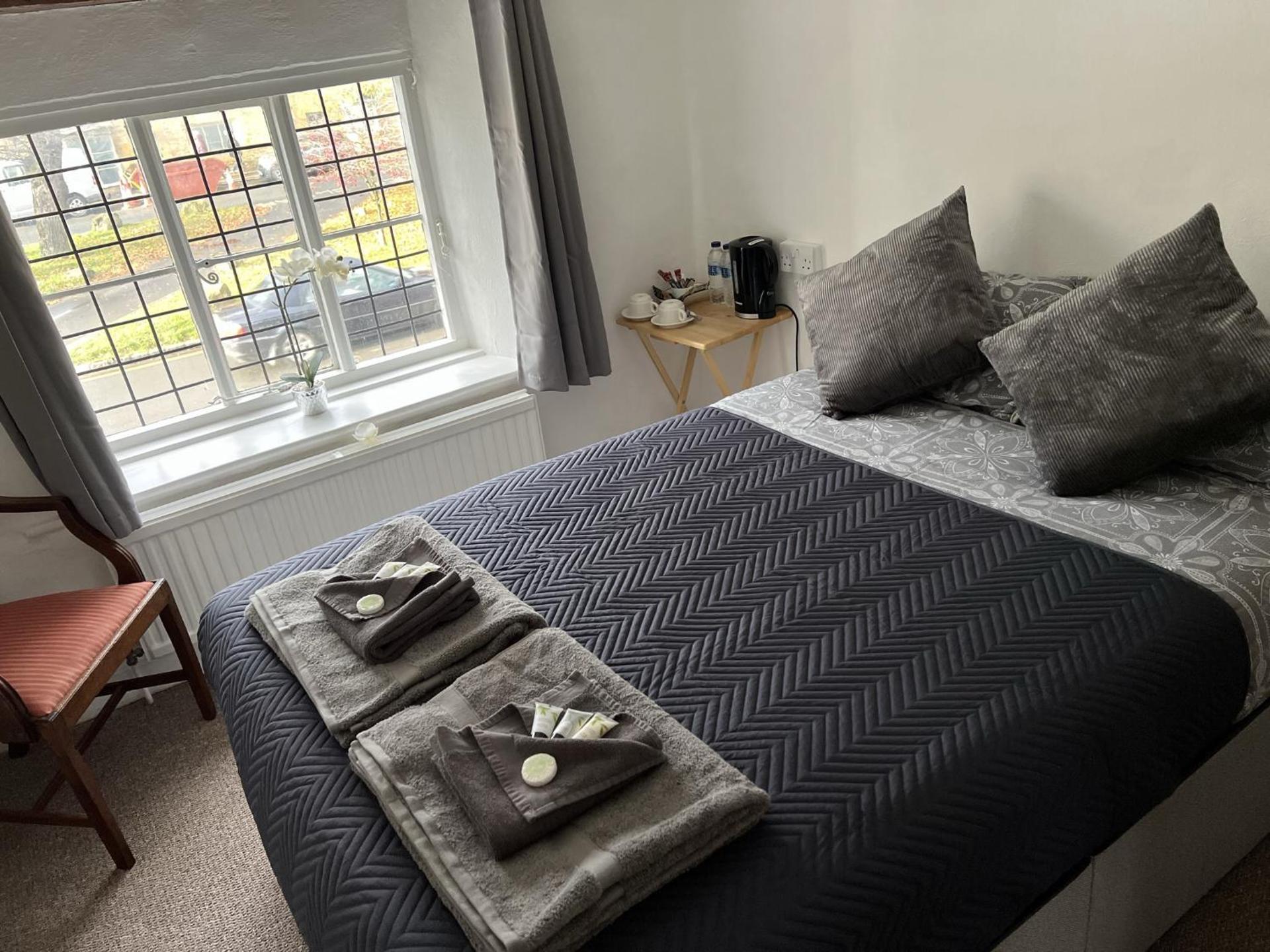 Siam cottage guesthouse over 300 years old with Thai restaurant