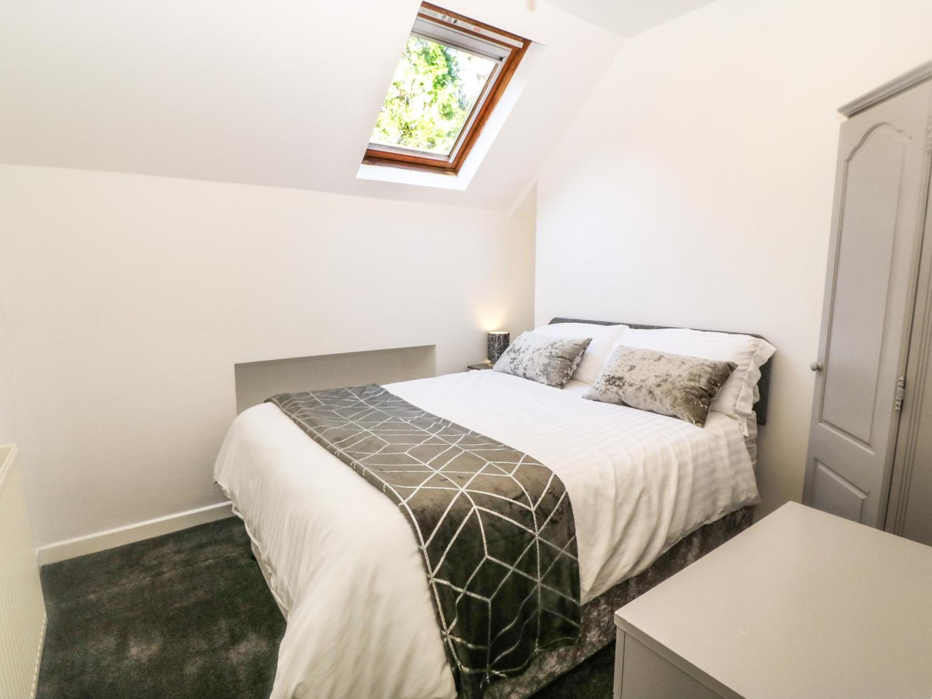 Yr Hen Ysgol, The Old School