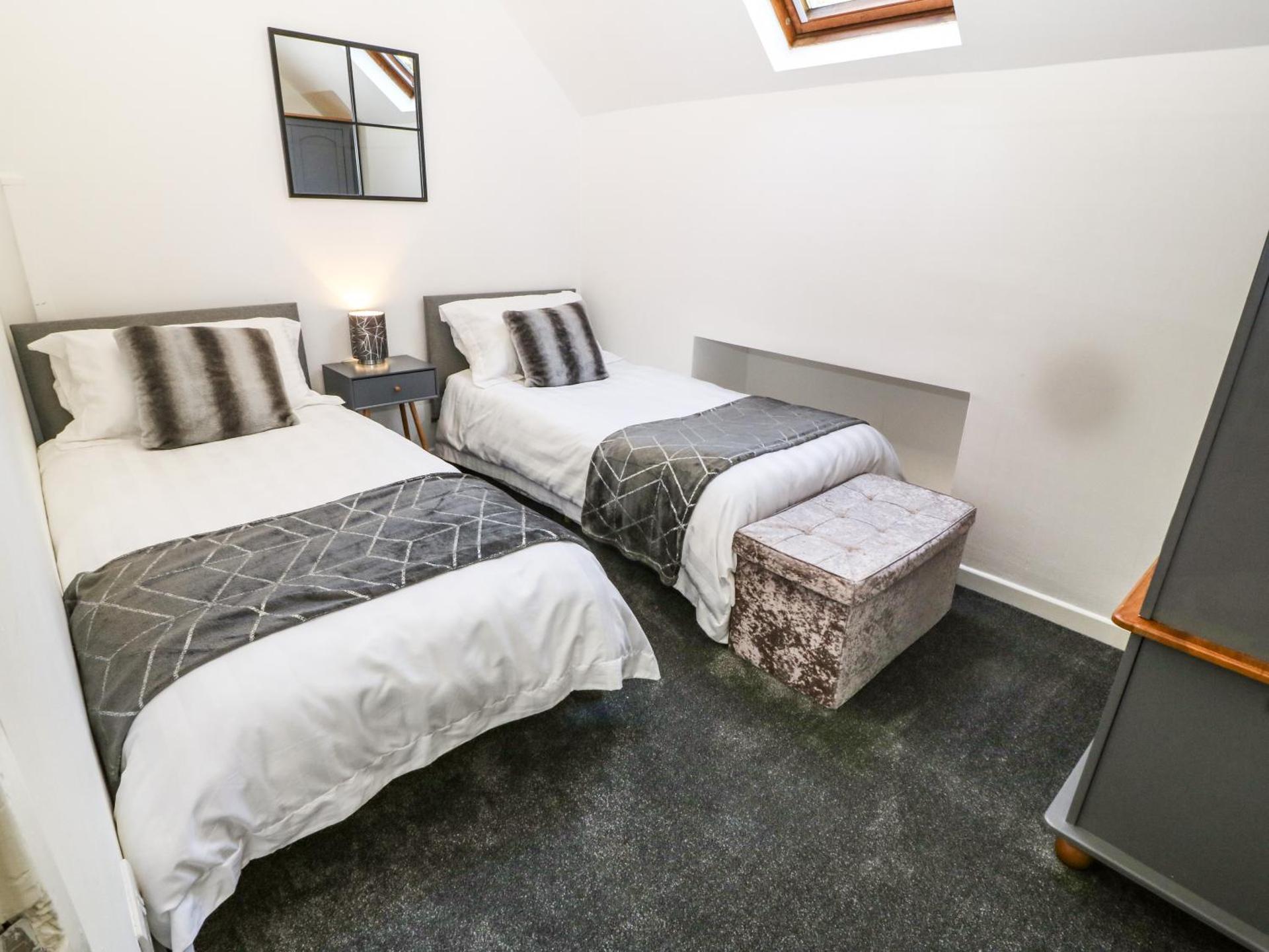 Yr Hen Ysgol, The Old School