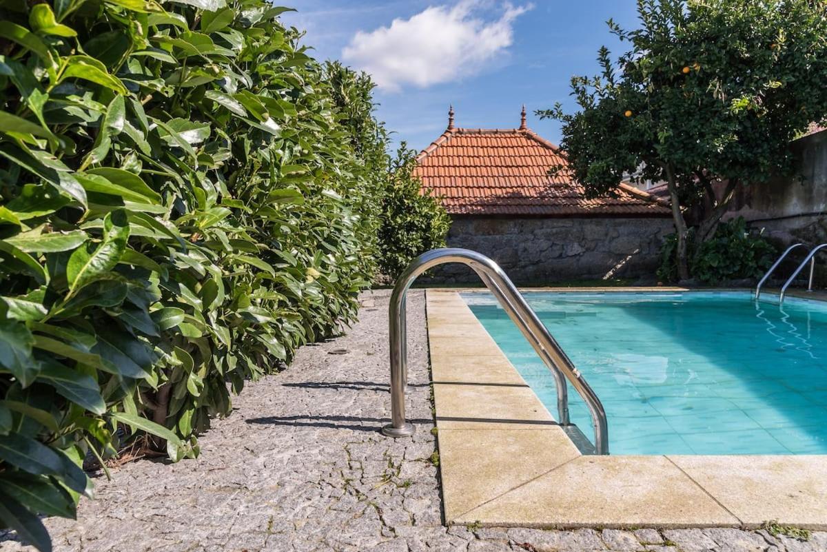 Pequena Casa rústica com piscina