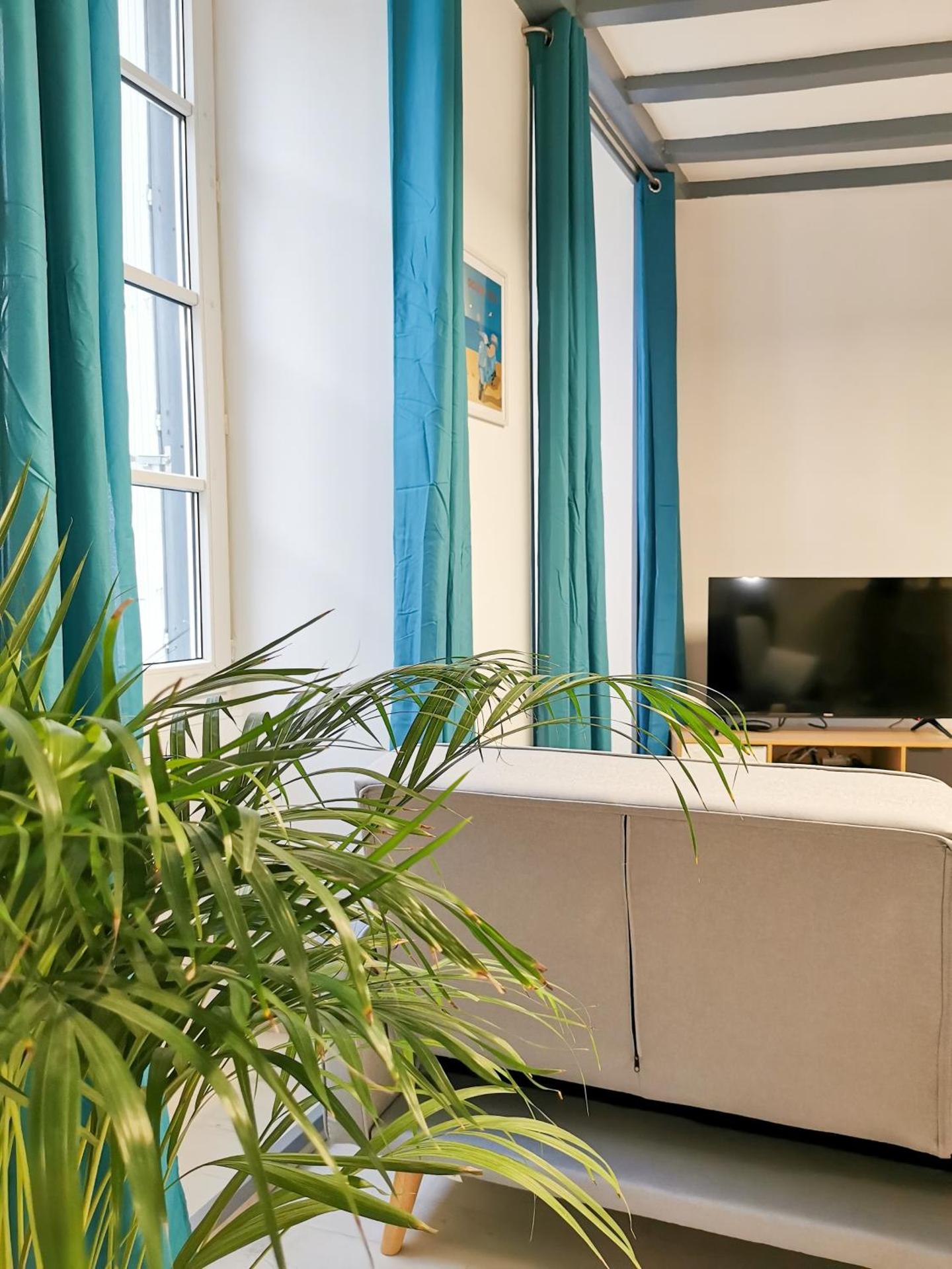 Communal lounge/ TV room